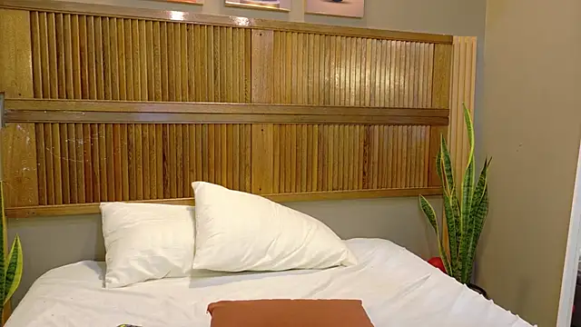 Snapshot of kaiawhite chatting on 04.18.26 kaiawhite online show from 04.18.26