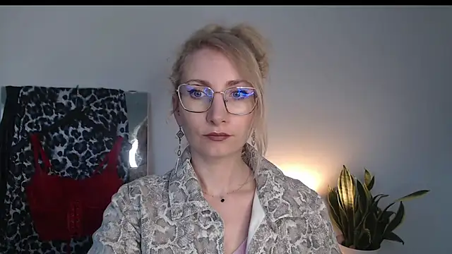 CinderellaMoon online show from 04.07.26