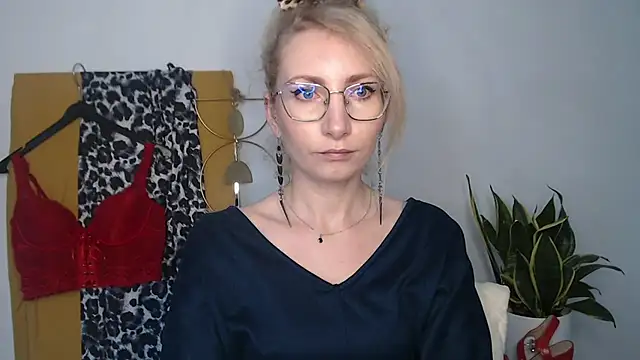 CinderellaMoon online show from 04.17.26