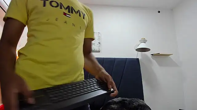 Snapshot of kleiver_cum18 chatting on 02.28.26 kleiver cum18 online show from 02.28.26