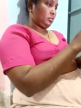 Snapshot of tamilkaviya431 chatting on 02.21.26 tamilkaviya431 online show from 02.21.26