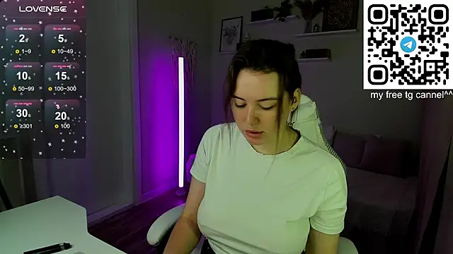 Snapshot of Laura_CollinsS chatting on 06.16.26 Laura CollinsS online show from 06.16.26