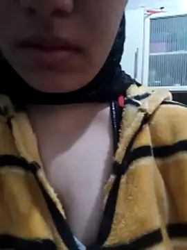 Snapshot of hend2u chatting on 02.14.26 hend2u online show from 02.14.26