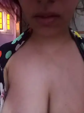 Snapshot of hend2u chatting on 02.15.26 hend2u online show from 02.15.26