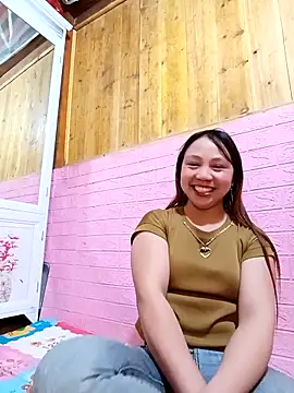 Snapshot of Pretty_girl_2 chatting on 02.16.26 Pretty girl 2 online show from 02.16.26