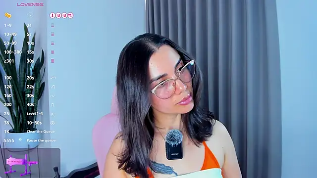 Snapshot of sara_ospina22 chatting on 06.12.26 sara ospina22 online show from 06.12.26