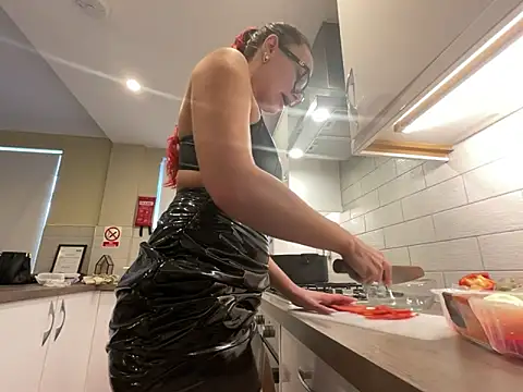 Snapshot of FoxyValentine chatting on 02.16.26 FoxyValentine online show from 02.16.26