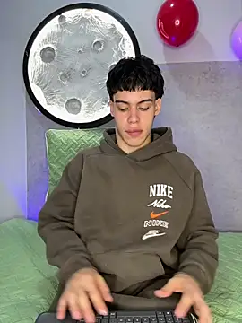 Snapshot of Lucian-greyy chatting on 02.15.26 Lucian-greyy online show from 02.15.26