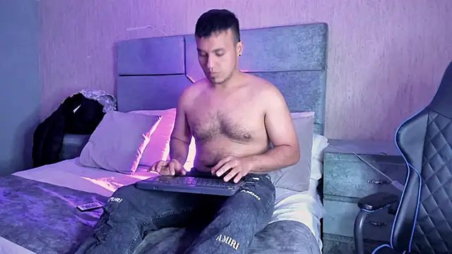 Snapshot of AronGarcia chatting on 02.20.26 AronGarcia online show from 02.20.26