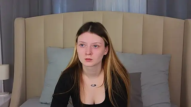 Snapshot of AlyssFrost chatting on 07.14.26 AlyssFrost online show from 07.14.26