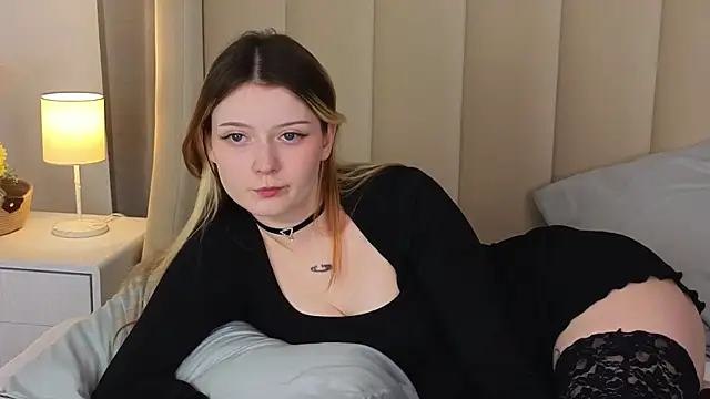 Snapshot of AlyssFrost chatting on 07.14.26 AlyssFrost online show from 07.14.26