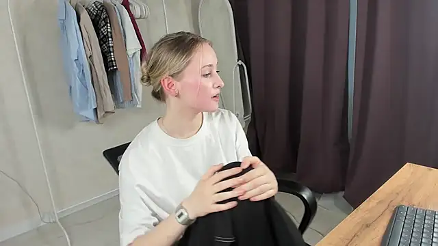 Snapshot of TraceeRebollar chatting on 02.15.26 TraceeRebollar online show from 02.15.26