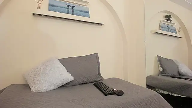 Snapshot of alicee__whitee chatting on 02.18.26 alicee whitee online show from 02.18.26