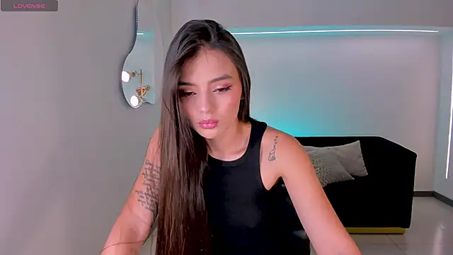 Snapshot of JulietteMoreau chatting on 02.28.26 JulietteMoreau online show from 02.28.26