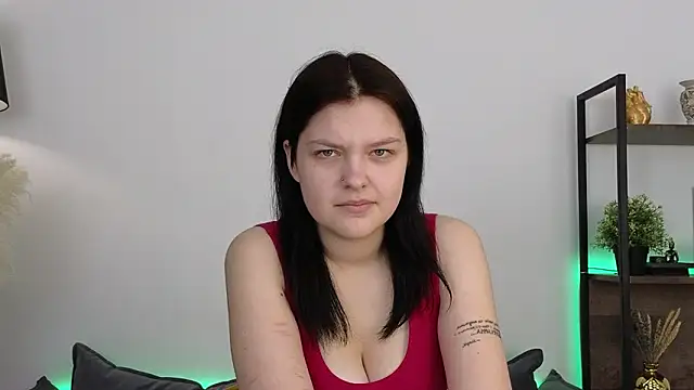 Snapshot of DeliaEffy chatting on 02.19.26 DeliaEffy online show from 02.19.26