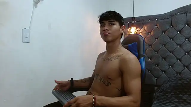 Snapshot of luka_big18 chatting on 03.08.26 luka big18 online show from 03.08.26