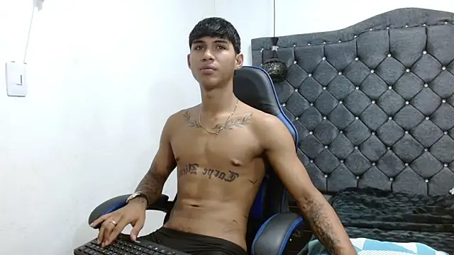 Snapshot of luka_big18 chatting on 04.11.26 luka big18 online show from 04.11.26