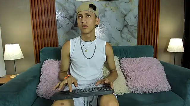 BOYS PLAY online show from 04.05.26