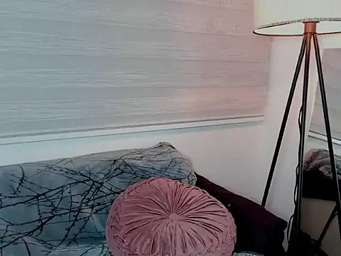 Snapshot of yourlollypetite chatting on 02.18.26 yourlollypetite online show from 02.18.26