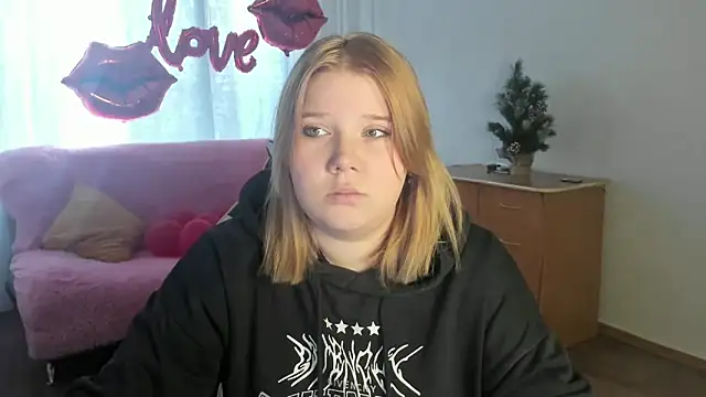 Snapshot of StripGyrl chatting on 03.04.26 StripGyrl online show from 03.04.26