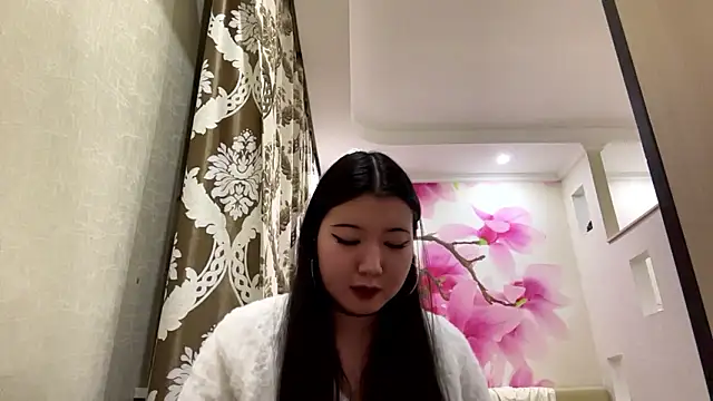 Snapshot of MaeRaads chatting on 02.27.26 MaeRaads online show from 02.27.26