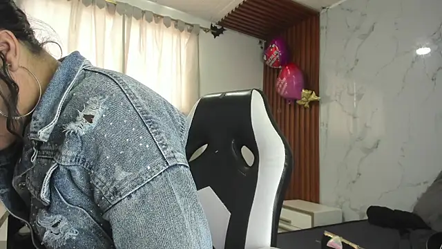 Snapshot of adhara__messY chatting on 04.18.26 adhara messY online show from 04.18.26