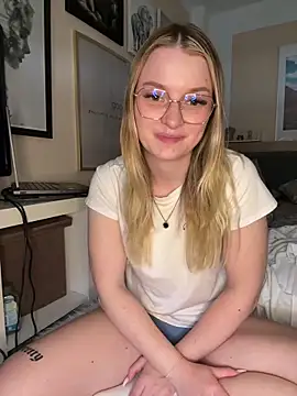 melanieTesss online show from 04.07.26