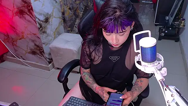 Snapshot of nova_kitttyy chatting on 06.17.26 nova kitttyy online show from 06.17.26