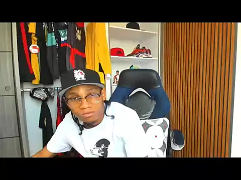 Snapshot of yandi_hot chatting on 02.16.26 yandi hot online show from 02.16.26