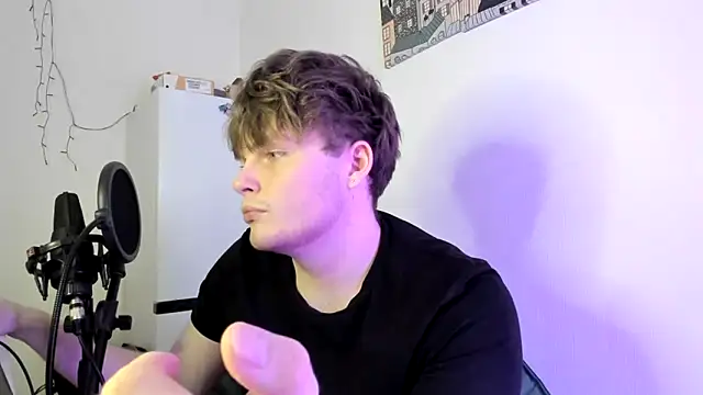 Snapshot of _hetero chatting on 02.27.26 hetero online show from 02.27.26