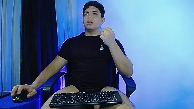 Snapshot of Uriel_Ray_ chatting on 03.02.26 Uriel Ray online show from 03.02.26