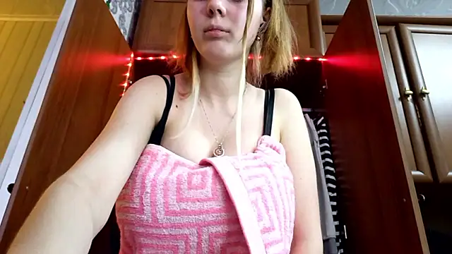 VictoriaDeese online show from 03.12.26