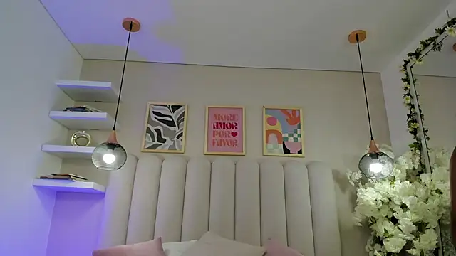 Mia Bailey  online show from 04.07.26