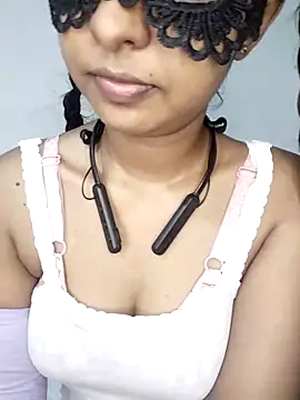 Snapshot of ASHANYA_JAYASOORIYA chatting on 05.13.26 ASHANYA JAYASOORIYA online show from 05.13.26
