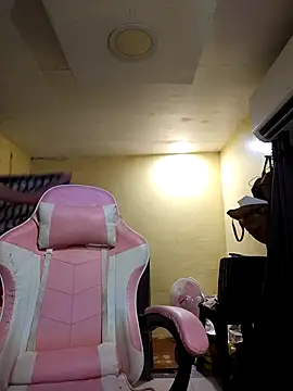 Luna Moonfang online show from 04.24.26