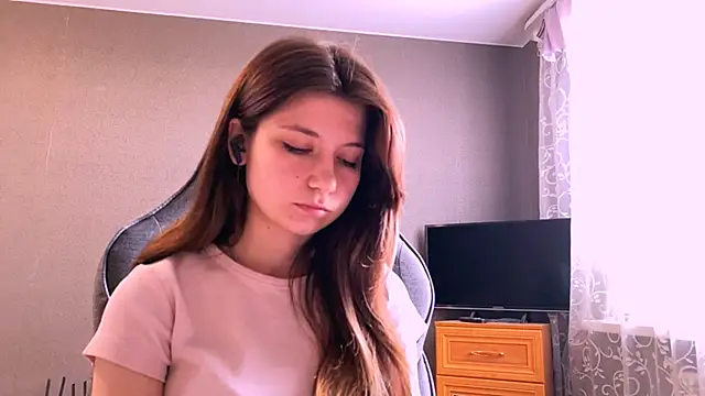 LunnaBliss online show from 04.17.26