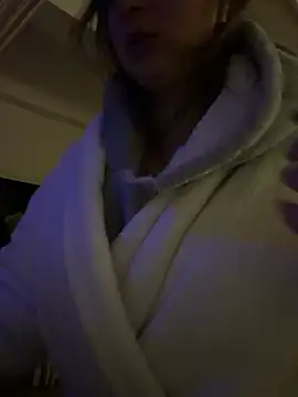 Frenchgirl45 online show from 04.04.26