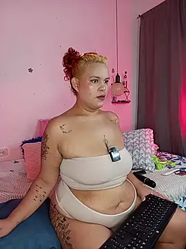 Snapshot of moni_bbw chatting on 06.25.26 moni bbw online show from 06.25.26