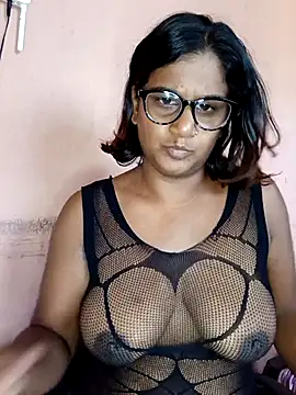 Snapshot of indianstrawberrylips4u chatting on 04.20.26 indianstrawberrylips4u online show from 04.20.26