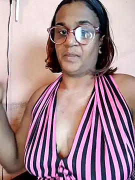 Snapshot of indianstrawberrylips4u chatting on 04.29.26 indianstrawberrylips4u online show from 04.29.26