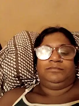 Snapshot of indianstrawberrylips4u chatting on 05.05.26 indianstrawberrylips4u online show from 05.05.26
