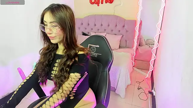 ZAAFIRA TAY online show from 04.06.26