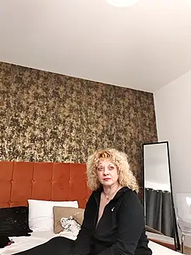 Snapshot of LaireeFelini chatting on 02.21.26 LaireeFelini online show from 02.21.26