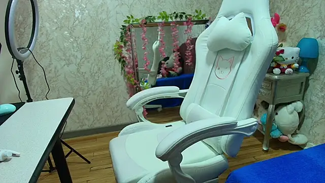 SelinaRussell online show from 04.22.26