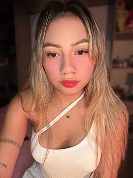Snapshot of Dulce_Sofi_ chatting on 05.05.26 Dulce Sofi online show from 05.05.26