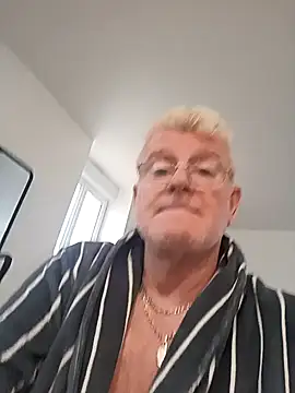 Snapshot of olivbisoumis chatting on 02.18.26 olivbisoumis online show from 02.18.26