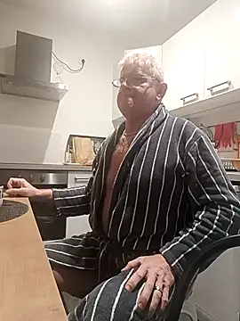 Snapshot of olivbisoumis chatting on 02.21.26 olivbisoumis online show from 02.21.26