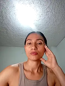 Snapshot of isaa- chatting on 07.18.26 isaa- online show from 07.18.26