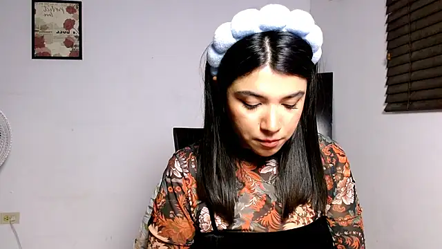 Snapshot of MiaDiamontLatin chatting on 04.22.26 MiaDiamontLatin online show from 04.22.26