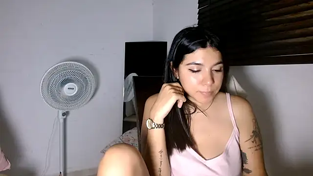 Snapshot of MiaDiamontLatin chatting on 05.22.26 MiaDiamontLatin online show from 05.22.26